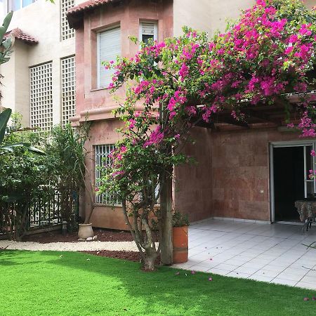Pool & Garden Aparthotel Rechovot Exterior foto